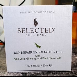 Selected Skincare Exfoliating Gel